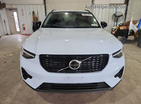 YV4L12UC6T2788024 2026 VOLVO XC40 Синий Панорамный вид салона 360°