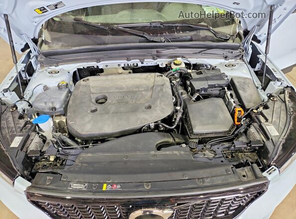 YV4L12UC6T2788024 2026 VOLVO XC40 Синий Вид подкапотного пространства