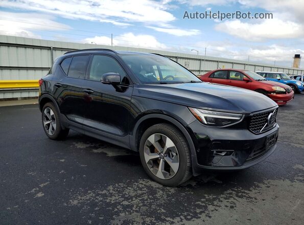 YV4L12UC8S2464443 2025 VOLVO XC40 Black Передня права чверть