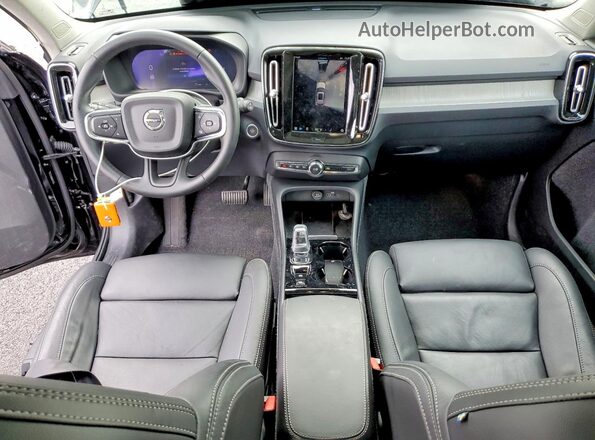 YV4L12UC8S2464443 2025 VOLVO XC40 Black Вид панелі приладів