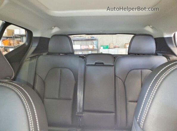YV4L12UC8T2785805 2026 VOLVO XC40 Белый Вид задних сидений