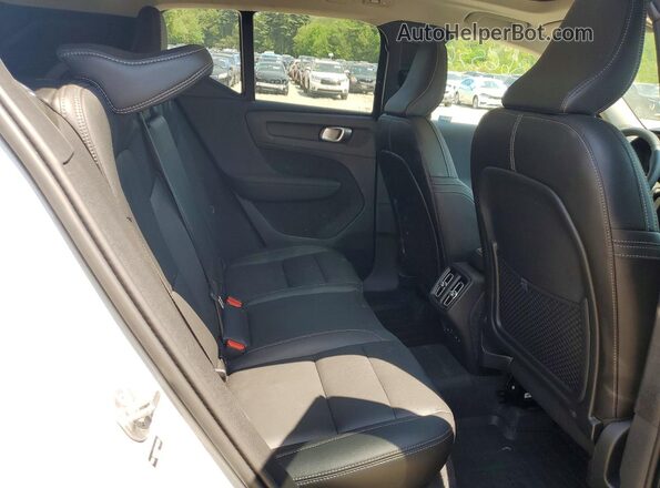 YV4L12UC9T2710921 2026 VOLVO XC40 Gray Вид задньої частини салону