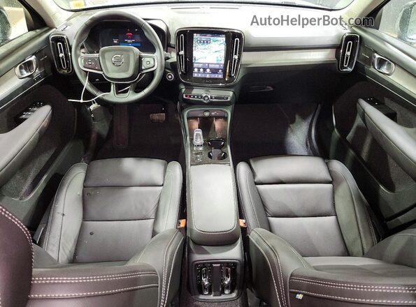 YV4L12UCXT2788107 2026 VOLVO XC40 Gray Widok deski rozdzielczej