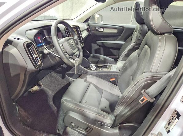 YV4L12UCXT2788107 2026 VOLVO XC40 Gray Widok wnętrza z przodu