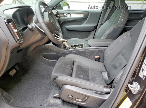 YV4L12UD3T2761937 2026 VOLVO XC40 Black Widok wnętrza z przodu