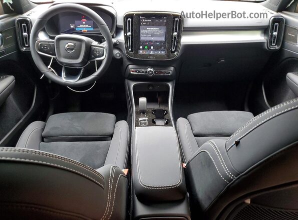 YV4L12UD3T2761937 2026 VOLVO XC40 Black Widok deski rozdzielczej
