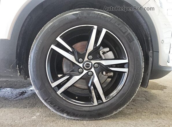 YV4L12UEXP2044675 2023 VOLVO XC40 Silver 