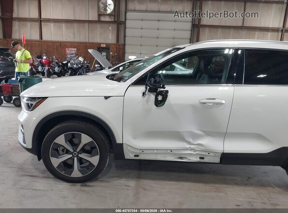YV4L12UJ0S2510992 2025 VOLVO XC40 Белый Вид спереди