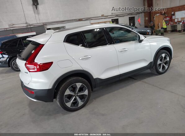 YV4L12UJ0S2510992 2025 VOLVO XC40 Белый Задняя правая четверть