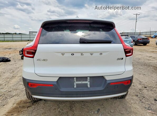 YV4L12UJ7S2543813 2025 VOLVO XC40 White Հետևի տեսք