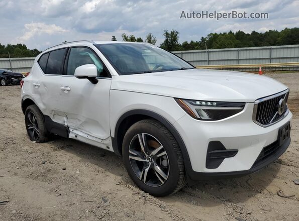 YV4L12UJ7S2543813 2025 VOLVO XC40 White Սալոնի 360 աստիճան տեսք