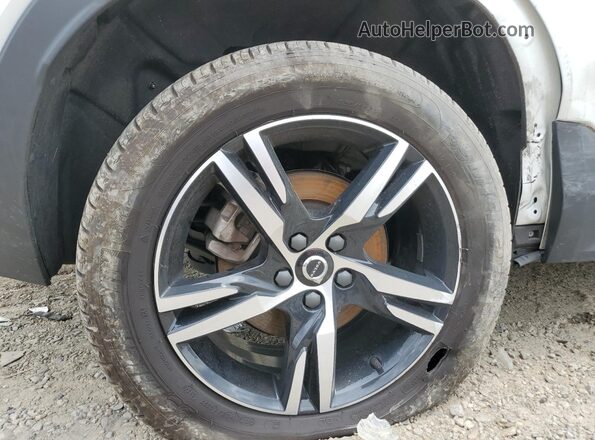 YV4L12UJ7S2543813 2025 VOLVO XC40 White 