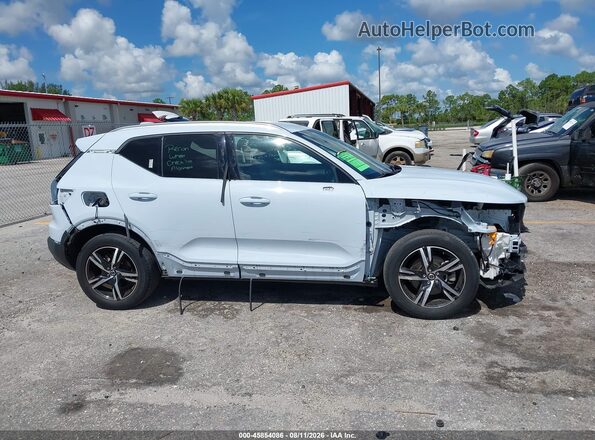 YV4L12UK5R2201862 2024 VOLVO XC40 Light Blue 360 interior view