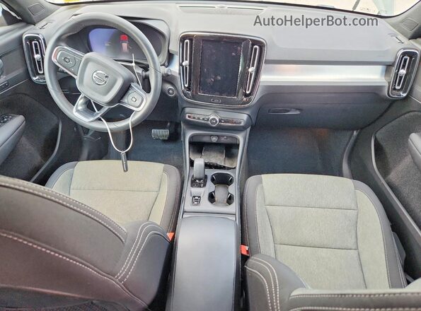 YV4L12UK8R2348936 2024 VOLVO XC40 Зеленый Вид панели приборов