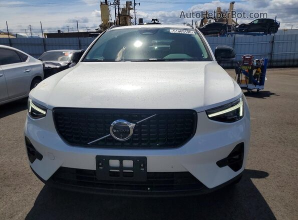 YV4L12UL7R2362268 2024 VOLVO XC40 White Widok z przodu