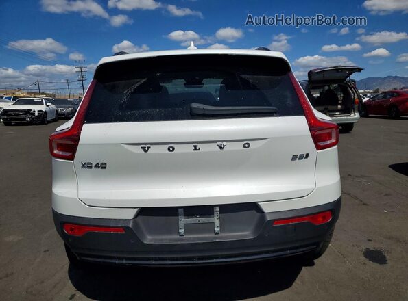 YV4L12UL7R2362268 2024 VOLVO XC40 White Widok z tyłu