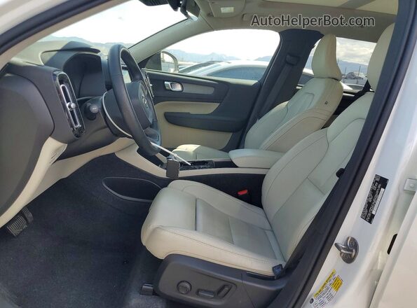 YV4L12UL7R2362268 2024 VOLVO XC40 White Widok wnętrza z przodu