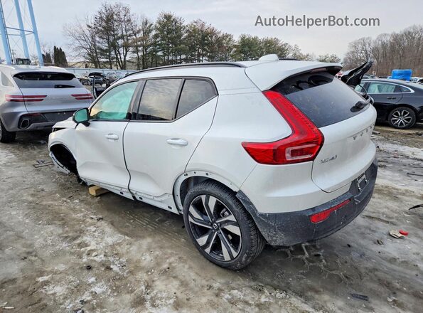 YV4L12UM0S2531450 2025 VOLVO XC40 White Trasero izquierdo