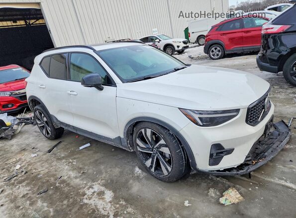 YV4L12UM0S2531450 2025 VOLVO XC40 White Delantero derecho