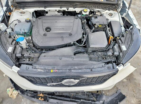 YV4L12UM0S2531450 2025 VOLVO XC40 White Vista interior trasera
