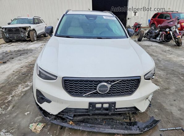 YV4L12UM0S2531450 2025 VOLVO XC40 White Vista frontal