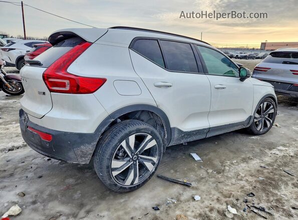 YV4L12UM0S2531450 2025 VOLVO XC40 White Trasero derecho