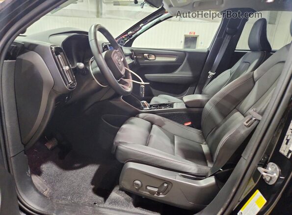 YV4L12UM6T2797640 2026 VOLVO XC40 Black Սալոնի դիմացի տեսք