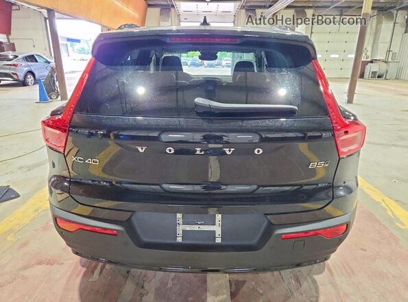 YV4L12UM6T2797640 2026 VOLVO XC40 Black Հետևի տեսք