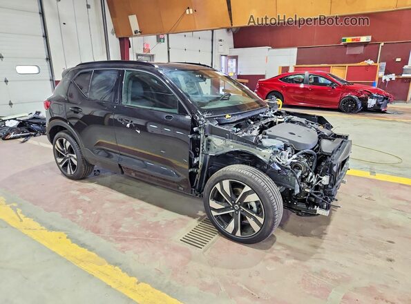 YV4L12UM6T2797640 2026 VOLVO XC40 Black Առջևի աջ