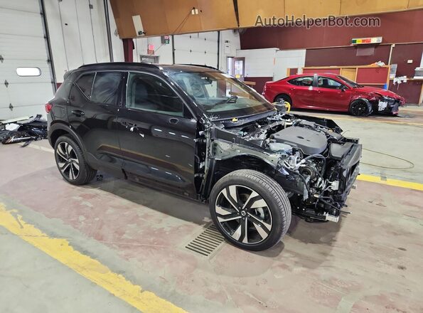 YV4L12UM6T2797640 2026 VOLVO XC40 Black 