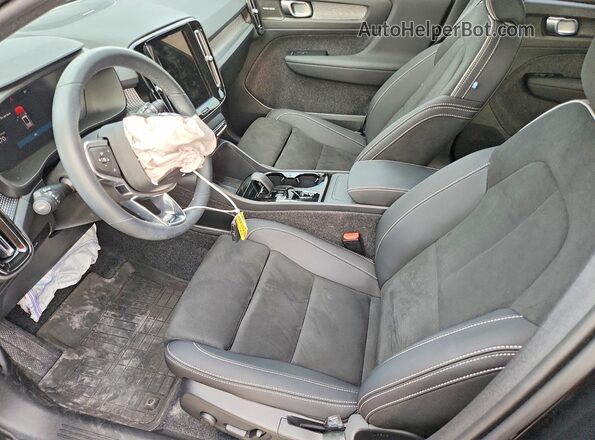 YV4L12UM8S2572294 2025 VOLVO XC40 Black წინა სალონის ხედი