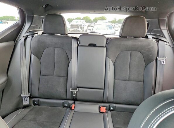 YV4L12UM8S2572294 2025 VOLVO XC40 Black უკანა სავარძლების ხედი
