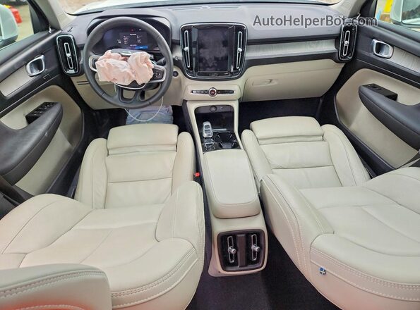 YV4L12UN6P2954629 2023 VOLVO XC40 White წინა პანელის ხედი