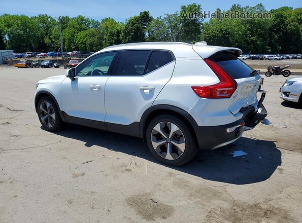YV4L12UN8P2952462 2023 VOLVO XC40 White Trasero izquierdo