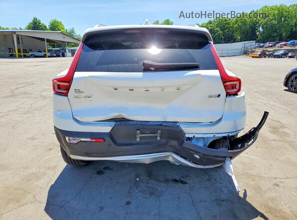 YV4L12UN8P2952462 2023 VOLVO XC40 White Vista trasera