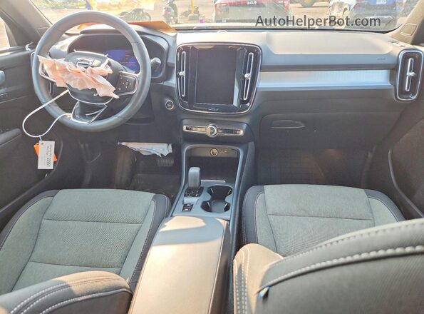 YV4L12UV7P2022942 2023 VOLVO XC40 Green Вид панелі приладів