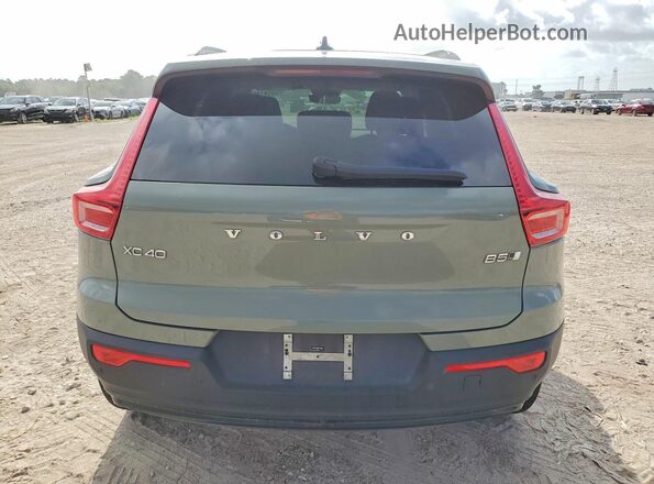 YV4L12UW8P2006886 2023 VOLVO XC40 Green Rear view
