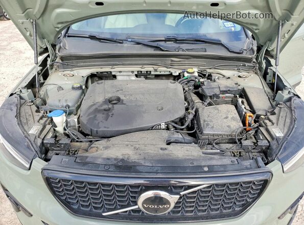 YV4L12UW8P2006886 2023 VOLVO XC40 Green Engine compartment view