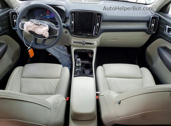 YV4L12UW8P2006886 2023 VOLVO XC40 Green Dashboard view