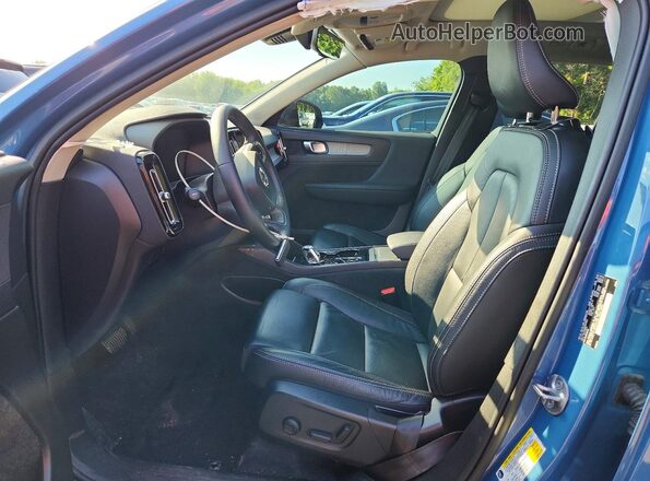 YV4L12UW8P2031822 2023 VOLVO XC40 Синий Вид салона спереди