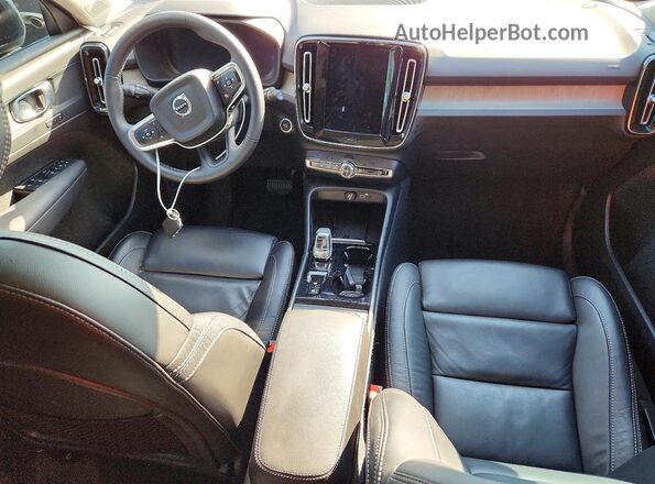 YV4L12UW8P2031822 2023 VOLVO XC40 Синий Вид панели приборов