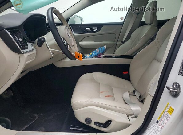 YV4L12WK6S2146776 2025 VOLVO V60 White Вид салону спереду
