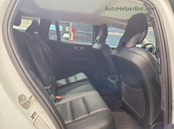 YV4L12WKXS2146229 2025 VOLVO V60 White Vista de los asientos traseros