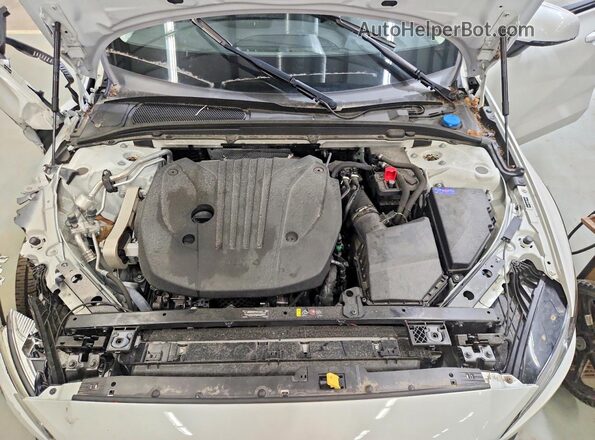 YV4L12WKXS2146229 2025 VOLVO V60 White Vista interior trasera