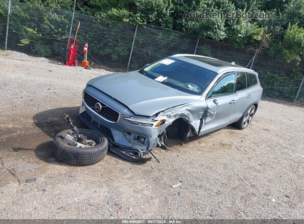 YV4L12WY2P2107307 2023 VOLVO V60 CROSS COUNTRY Gray Vista tres cuartos delantera izquierda