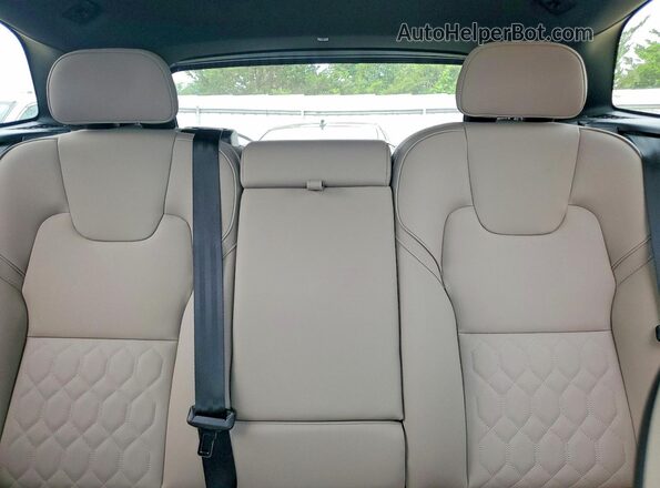 YV4M12RC0T1428363 2026 VOLVO XC60 White Հետևի նստատեղերի տեսք