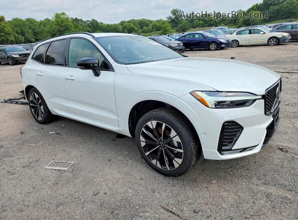 YV4M12RC2T1390800 2026 VOLVO XC60 White Передня права чверть