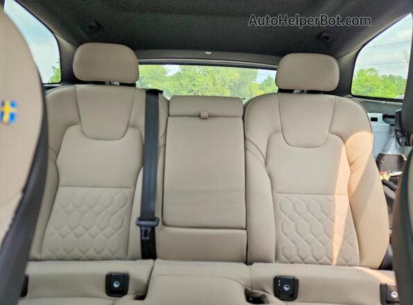 YV4M12RC2T1390800 2026 VOLVO XC60 White Вид задніх сидінь