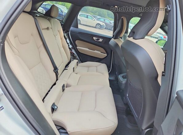 YV4M12RC2T1390800 2026 VOLVO XC60 White Вид задньої частини салону