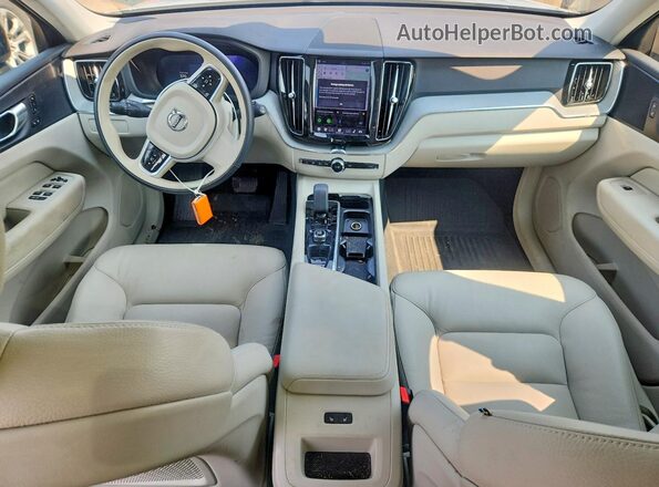 YV4M12RC3S1158589 2025 VOLVO XC60 Gray Vista del salpicadero